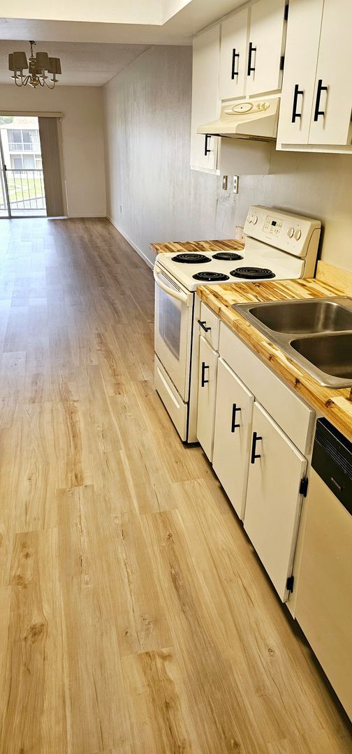 Building Photo - Best 55+ Complex in Merritt Island 3/2 open floor plan.