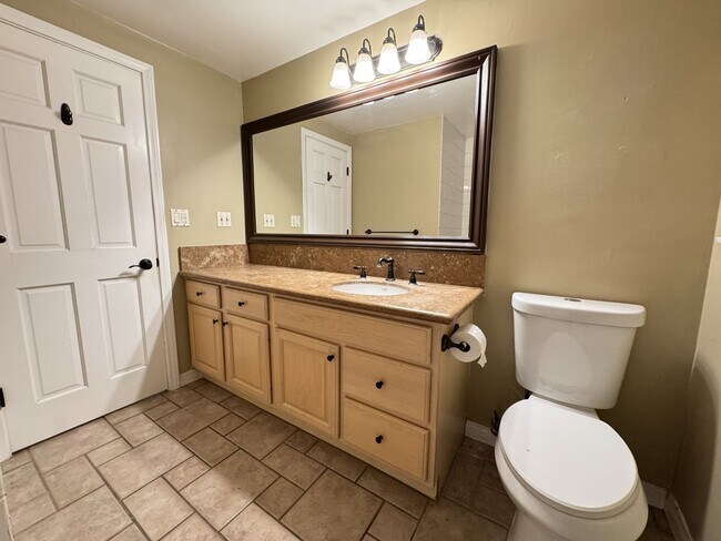 Building Photo - 1232 Longview Dr