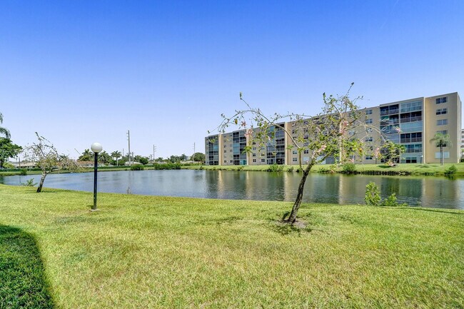 Building Photo - 301 SE 3rd St