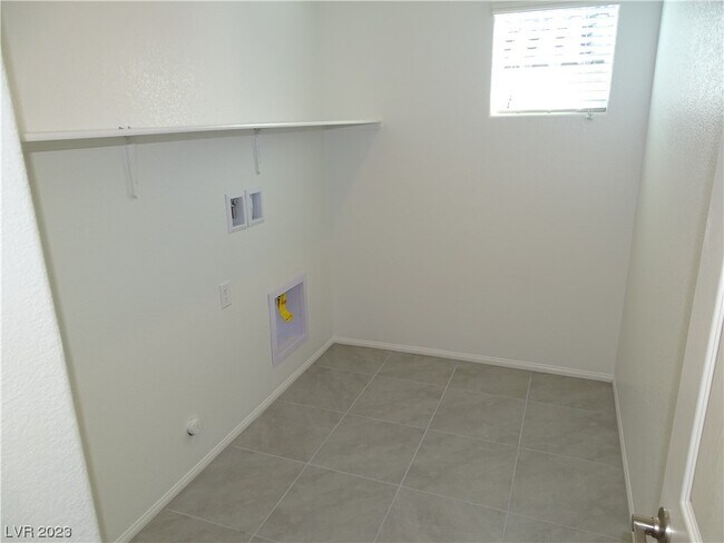 Building Photo - 10589 Sariah Skye Ave