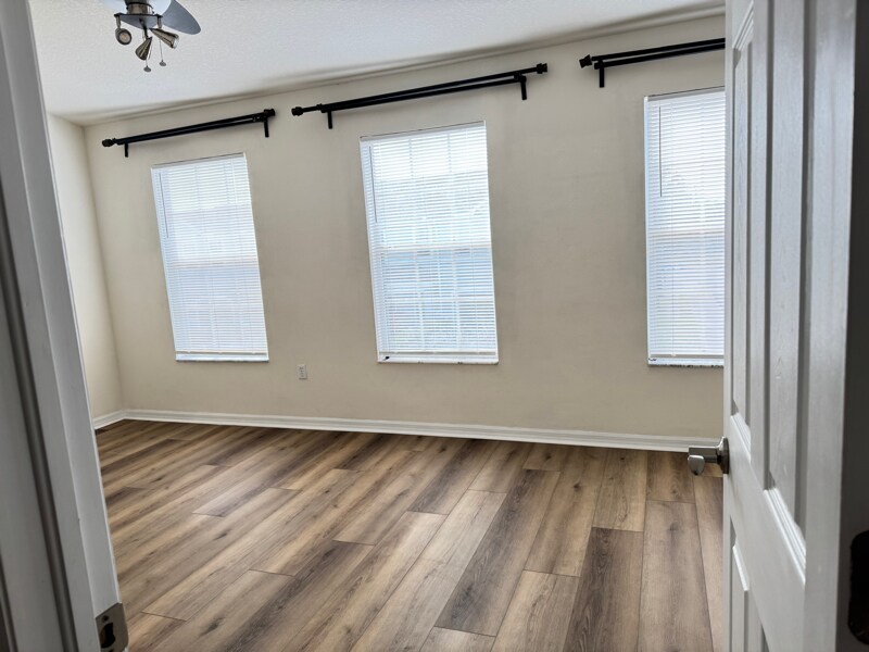 Building Photo - 6853 46th Way N