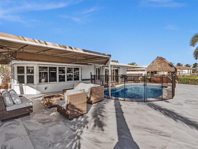 Building Photo - 440 SE 8th Ave