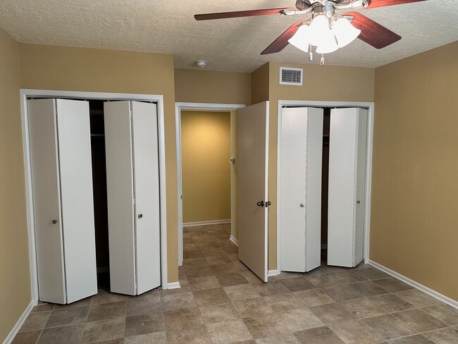 Building Photo - 5214 Memorial Dr