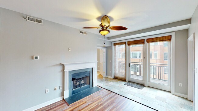 Building Photo - 718 W Trade St