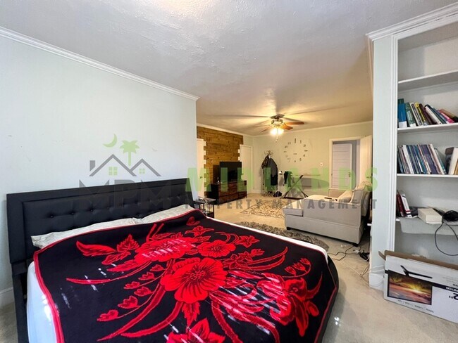 Building Photo - 2417B Clark Street