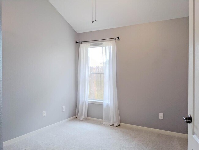 Building Photo - 2606 Sandal Walk