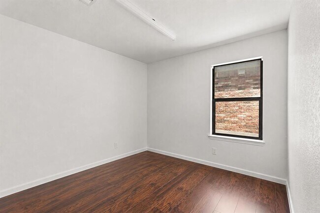 Building Photo - 14224 Lake Victor Dr