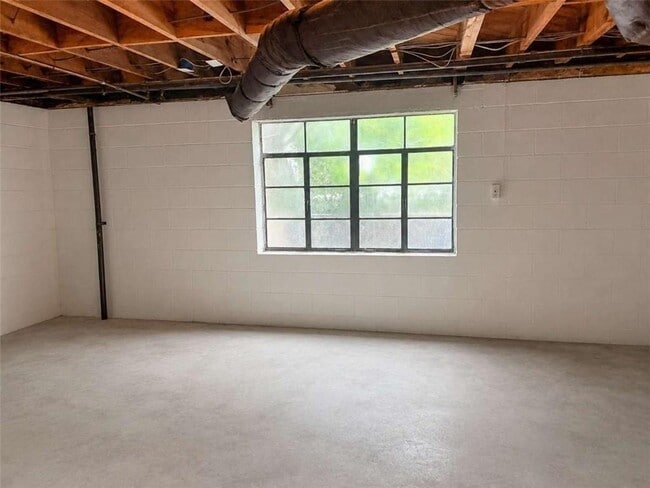 Building Photo - 425 Lindbergh Drive NE