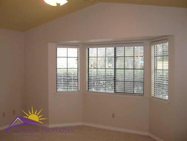 Building Photo - Open 2 Bed 2 Bath Natomas Duplex Unit