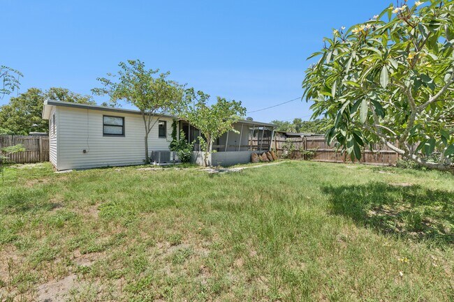 Building Photo - 10543-10117 117 Dr N