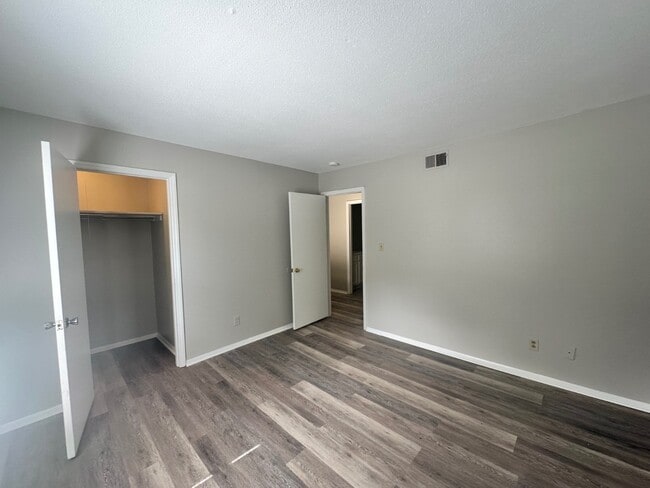 Building Photo - 1472 Sherwood Dr