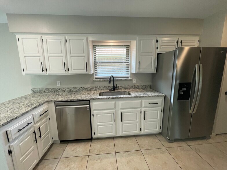 Building Photo - 3924 Waterford Way