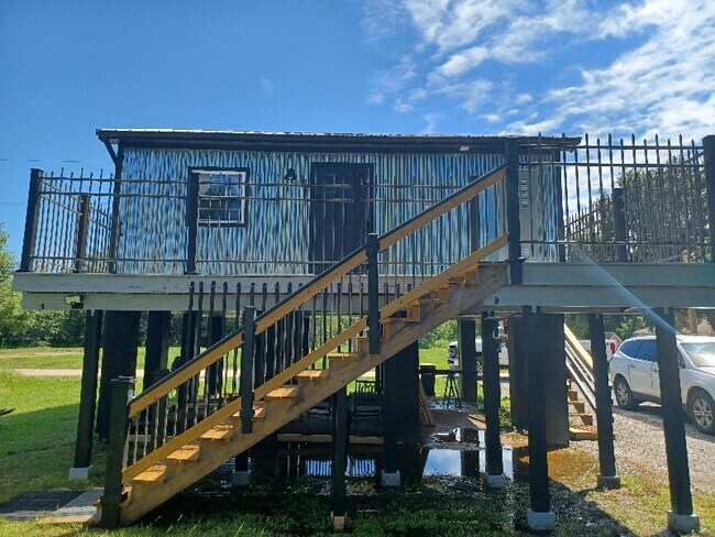 Building Photo - 10055 Batia Ave