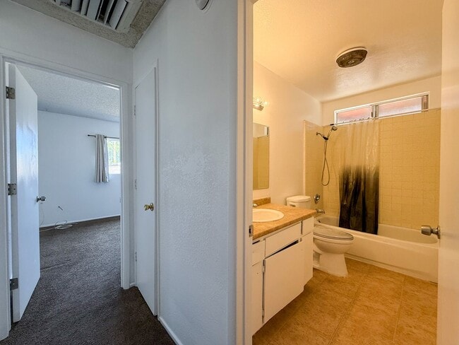 Building Photo - 2 Bedroom Yucca Valley Home