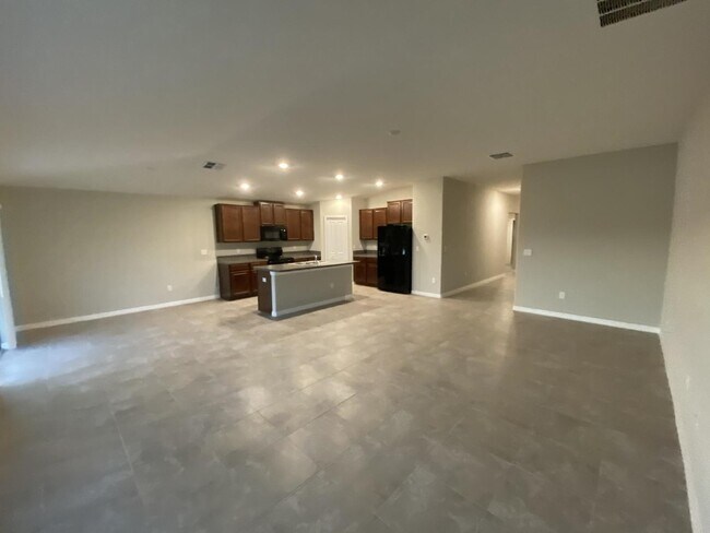 Building Photo - "Spacious 4-Bed, 2-Bath Gem with 1936 Sq Ft of Comfort in Riverview, FL!"