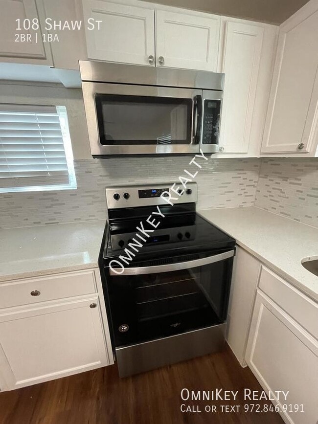 Building Photo - 108 Shaw St