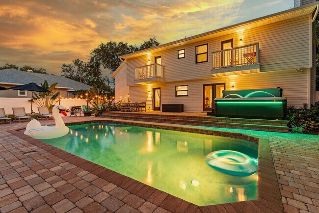 Building Photo - 12833 Poinsettia Ave