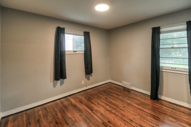 Building Photo - 5415 Poppleton Ave