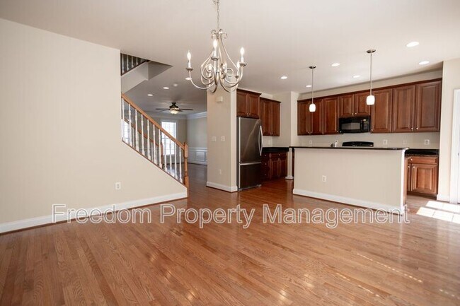 Building Photo - 16021 Pitner St