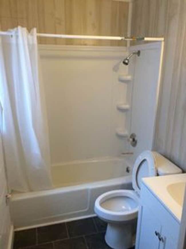 Building Photo - Spacious 4 bed 2 bath House in Church Hill