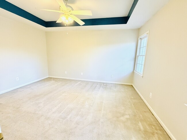 Building Photo - 207 Ivy Park Ln