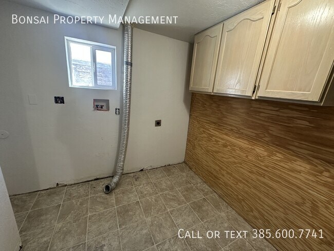 Building Photo - 2291 Longmeadow Dr