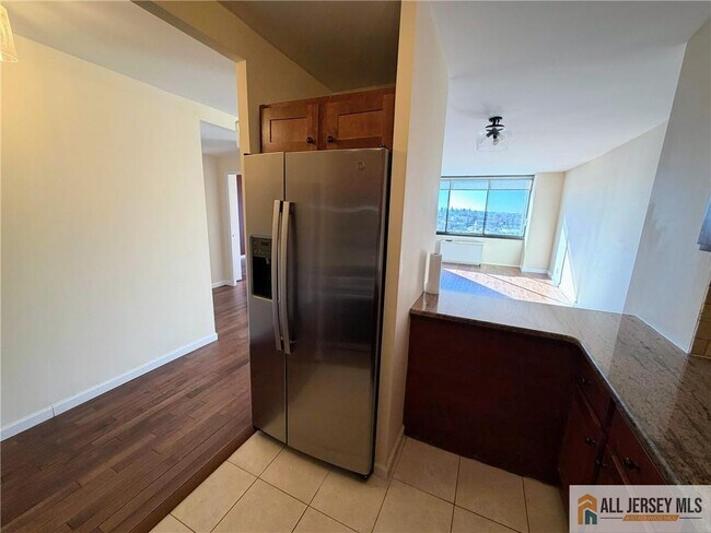 Building Photo - 770 Anderson Ave