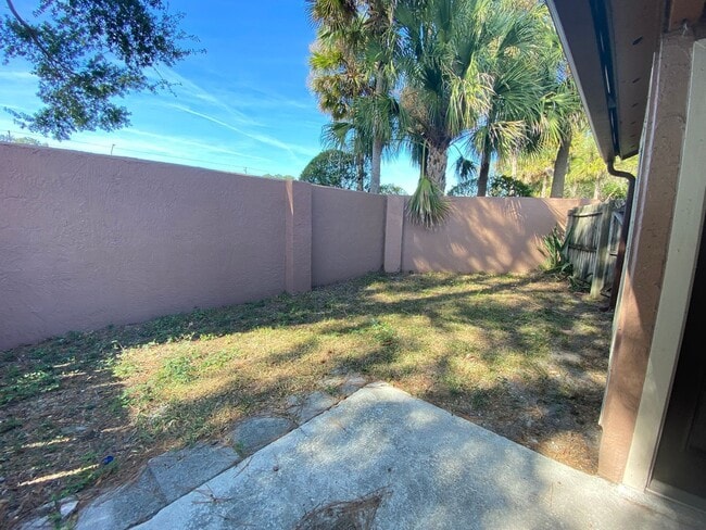 Building Photo - 650 Trinidad Ct