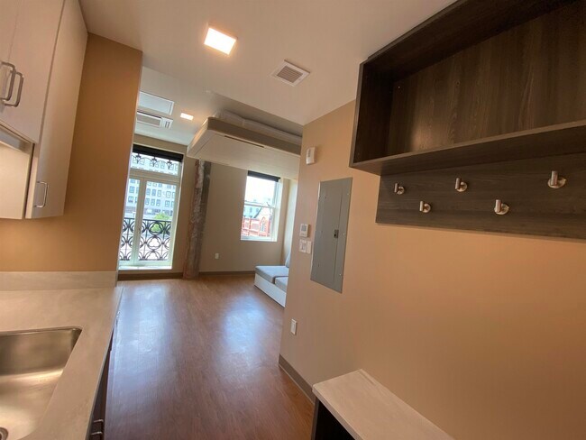 Building Photo - 83 Hanover St