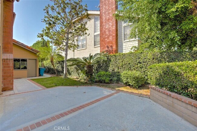 Building Photo - 2936 Calle Frontera