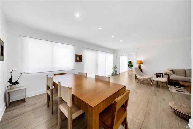 Building Photo - 7259 Hillside Ave