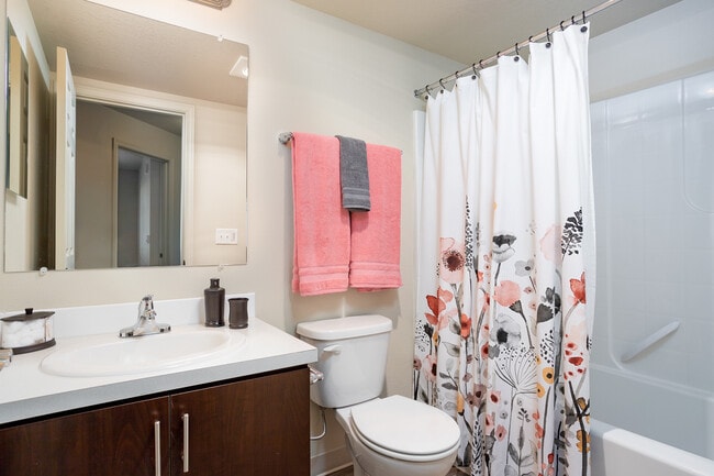 Building Photo - Edgewater Luxury Apartments