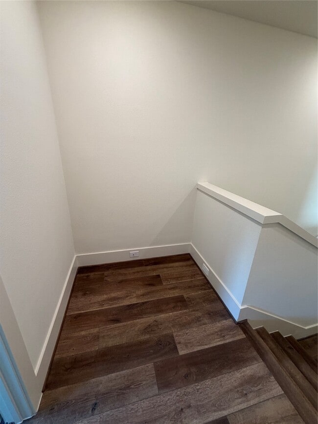 Building Photo - 879 Rachel St