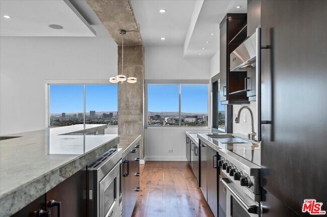 Building Photo - 1155 N La Cienega Blvd