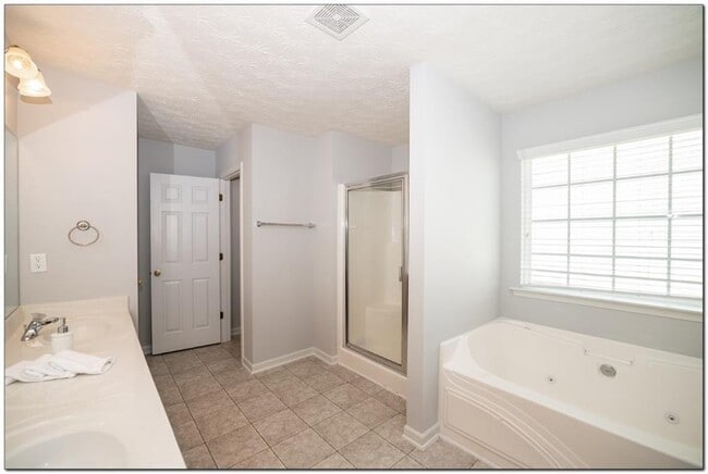 Building Photo - 3832 Roxberry Hill Ln NE