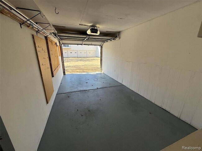 Building Photo - 15894 Cambridge Dr