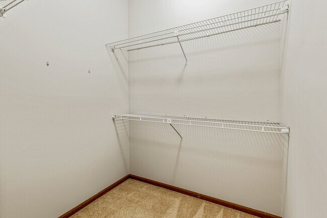 Building Photo - 1665 Commodore Ct