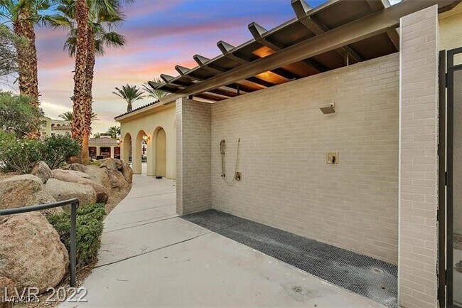 Building Photo - 2555 Hampton Rd