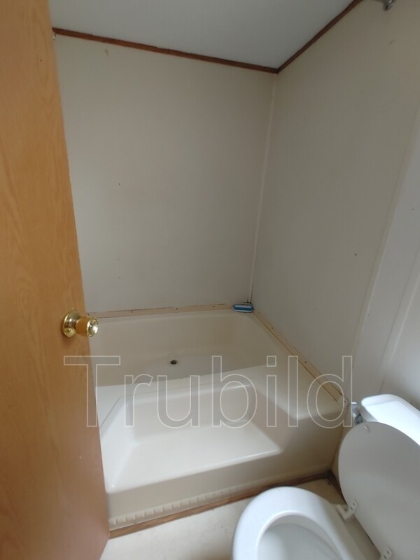 Building Photo - 932 Country Club Dr