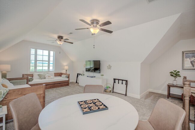 Building Photo - Fully Furnished, Short Term Rental, 1 Mont...