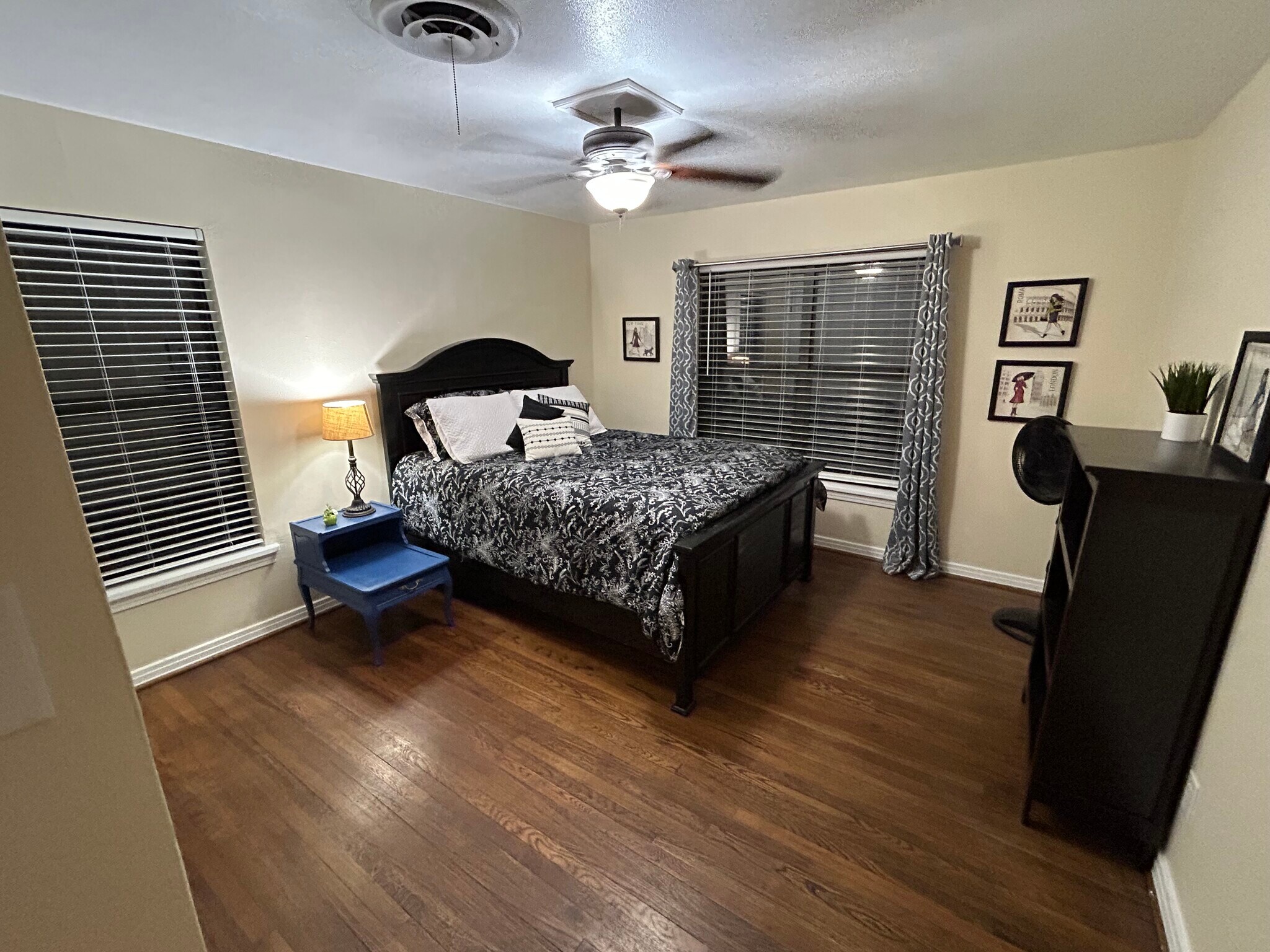 Building Photo - 3644 W Seminary Dr