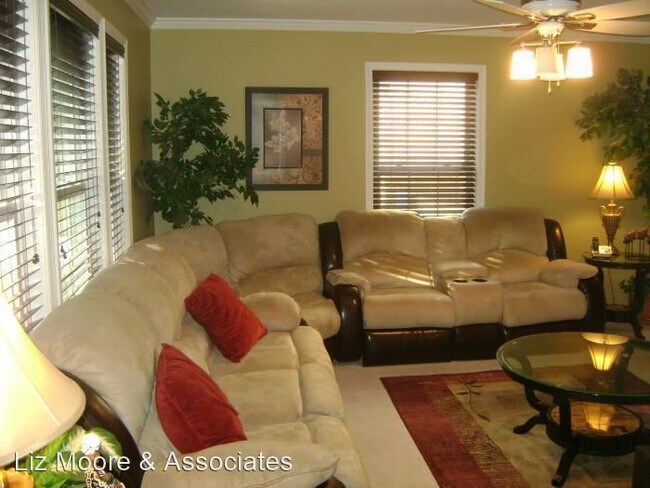 Building Photo - 3 br, 2.5 bath House - 216 Lincoln Street