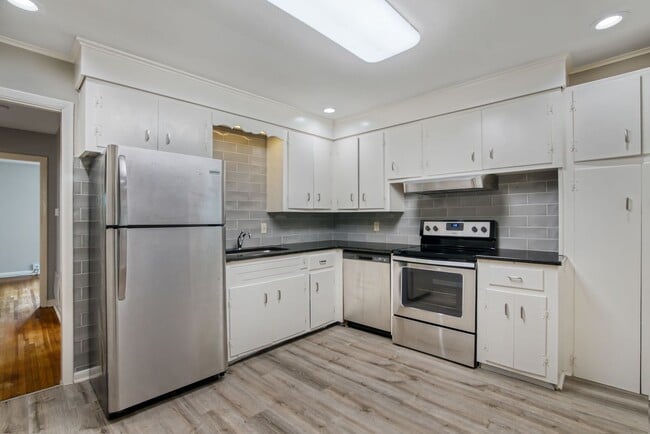 Building Photo - Adorable Midtown Duplex