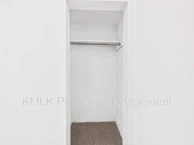Building Photo - 484 Crouse St