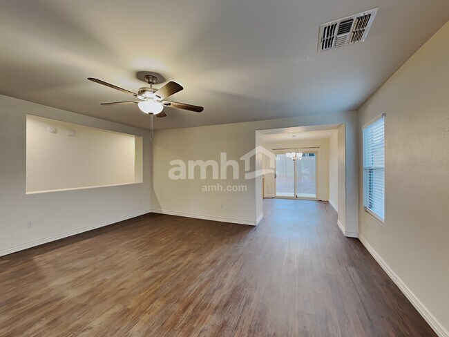 Building Photo - 309 W Vuelta Friso