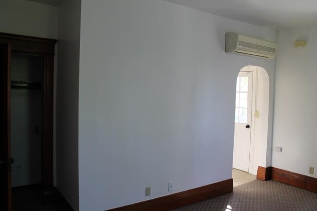 Building Photo - 3803 Military St
