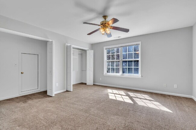 Building Photo - Beautifully Appointed 4BR Home Featuring a Screened Porch, Spacious Living Areas & Community Pool...