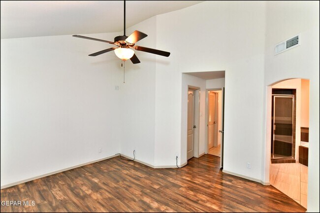 Building Photo - 5005 Moon Ranch Ln