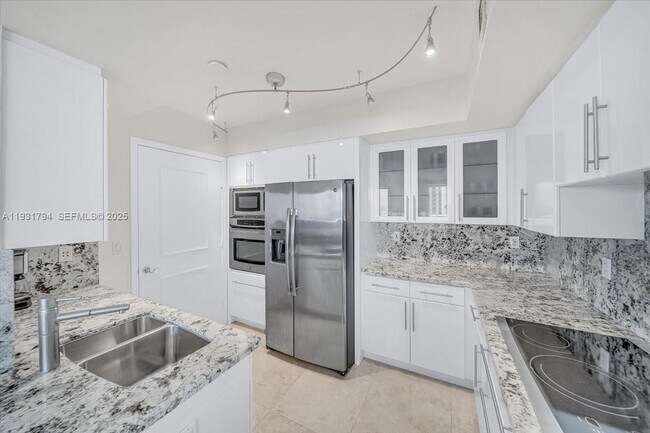 Building Photo - 18911 Collins Ave