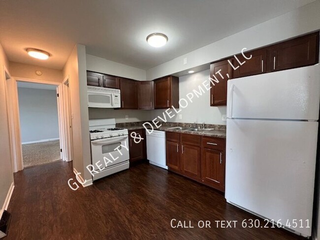 Building Photo - *** UPDATED UNITS / 2 BDRM / W&D IN BUILDI...